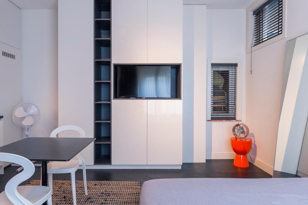 Apartment Book & *
